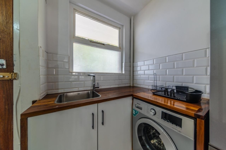 To Let 1 Bedroom Property for Rent in Sea Point Western Cape